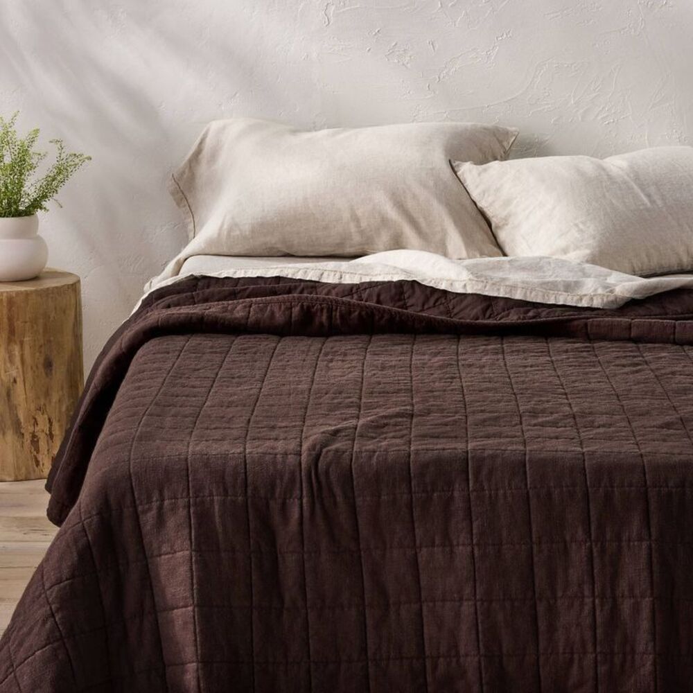 Casaluna Dark Brown Quilt Set